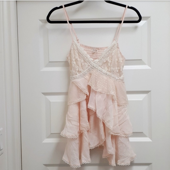 Vintage Tops - Beautiful dusty pink nude tiered/layered tank top